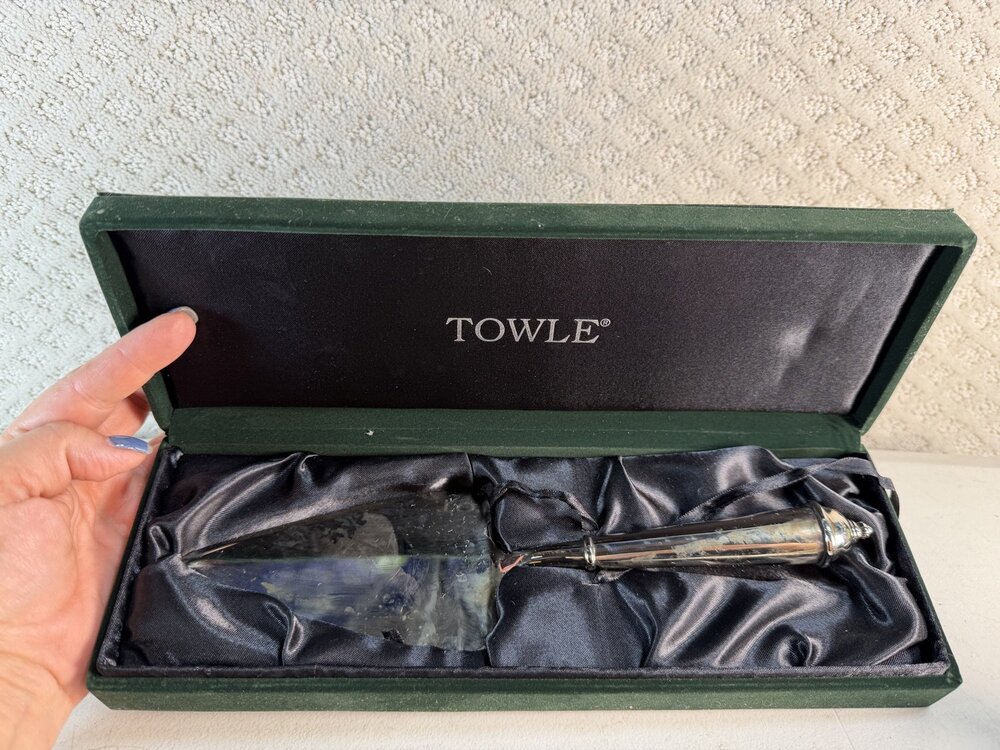 Towle Pie and Cake Server Includes Presentation Box Traditional Silver